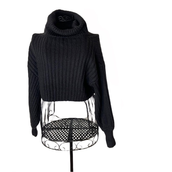 Urban Outfitters Cropped Charcoal Gray Chunky Cowl Neck Sweater – Size Small - Picture 2 of 12